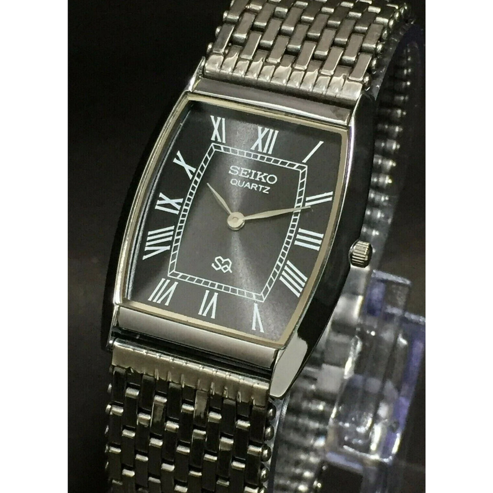 Vintage Style Seiko Quartz Mens Silver Watch & Black accents W/ Metal Strap - Picture 3 of 7